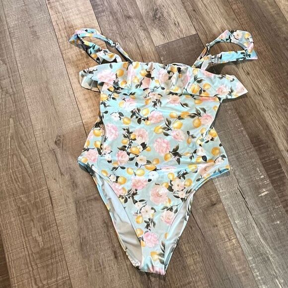 Victoria Secret Ruffle One Piece Lemon
Print Swim Medium - Picture 1 of 5